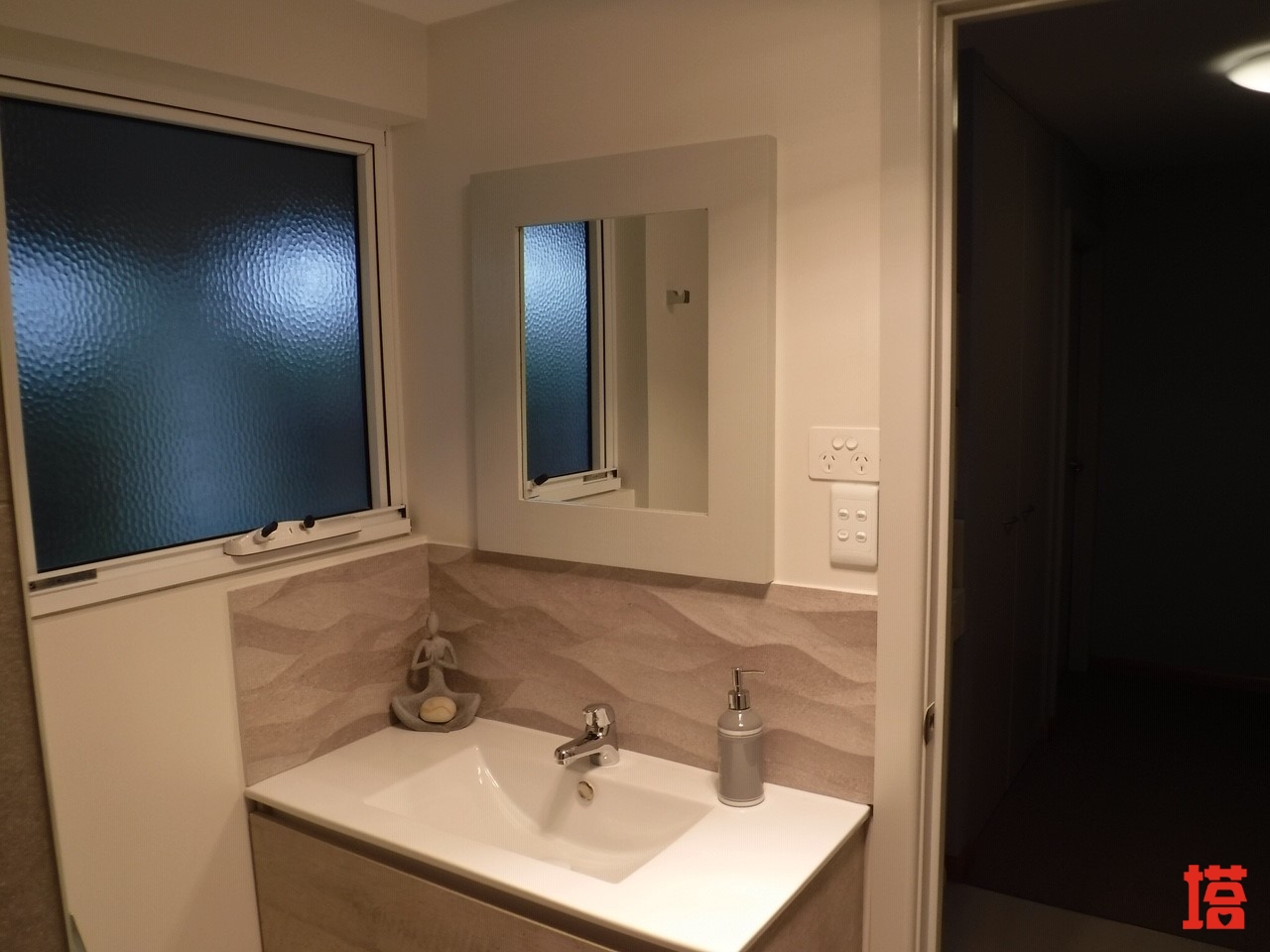 Apartment Bathroom (2).jpg