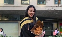 火了！中国女留学生澳洲毕业，捧着一束“XX” 拍完直接...